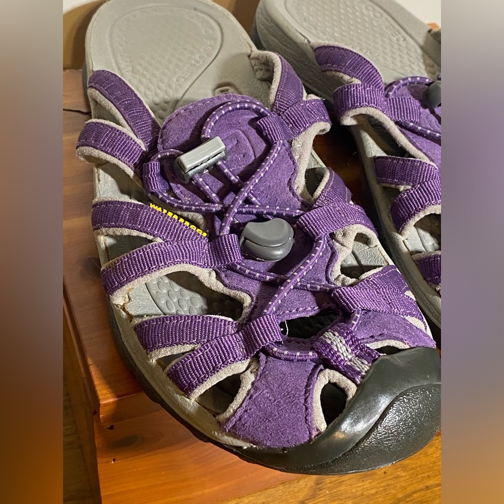 KEEN Women’s Newport Slip-on Purple Sandals sz 7